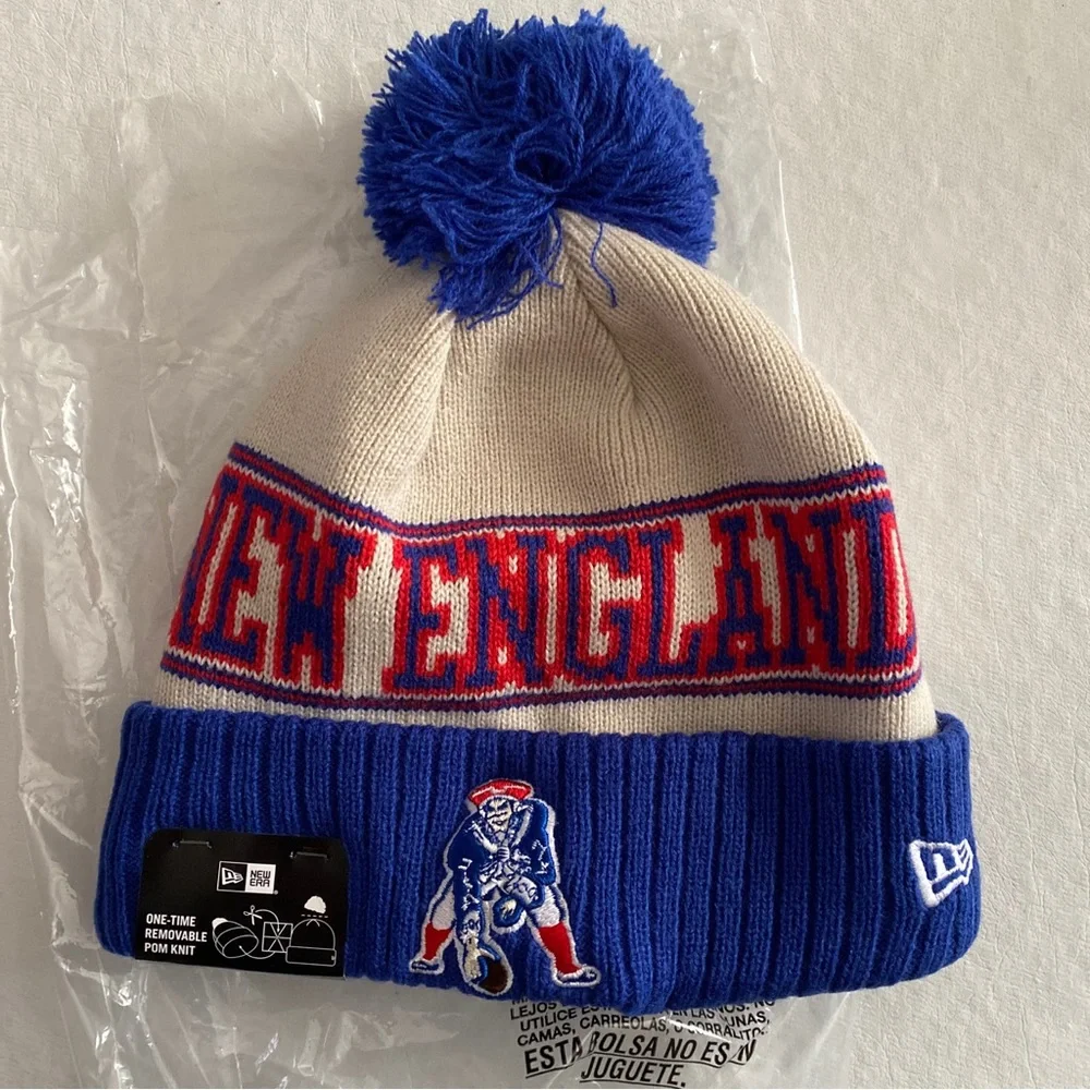 2023 New England Patriots Historic On Field Sideline New Era Pom Beanie RETRO - Picture 1 of 3